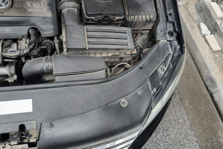 Used Volkswagen Magotan 2011 1.8TSI DSG Luxury Model Engine Bay Left