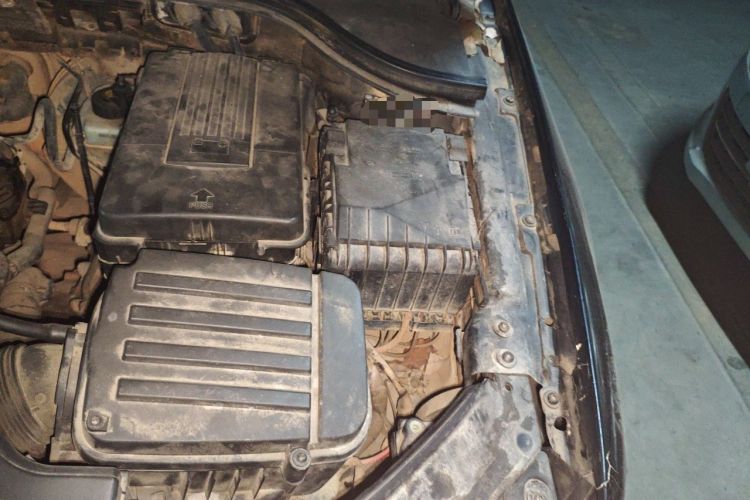 Used Volkswagen Magotan 2011 1.4 TSI Standard Edition Engine Bay Left