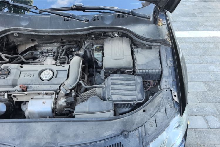 Used Volkswagen Magotan 2011 1.4 TSI Elite Edition Engine Bay Left