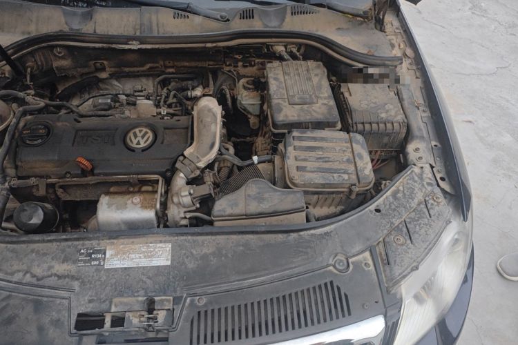 Used Volkswagen Magotan 2011 1.4 TSI Elite Edition Engine Bay Left