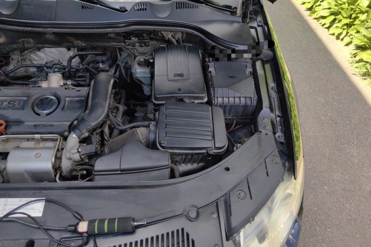 Used Volkswagen Magotan 2011 1.4 TSI Elite Edition Engine Bay Left