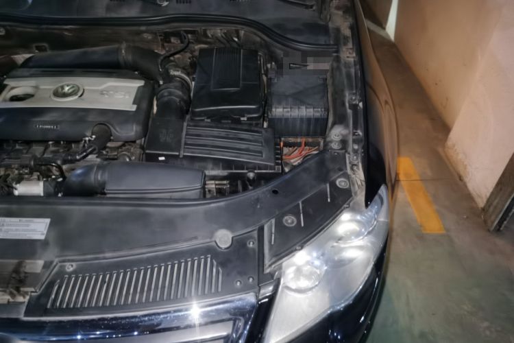 Used Volkswagen Magotan 2011 1.8TSI DSG Luxury Model Engine Bay Left