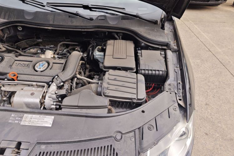 Used Volkswagen Magotan 2011 1.4 TSI Elite Edition Engine Bay Left