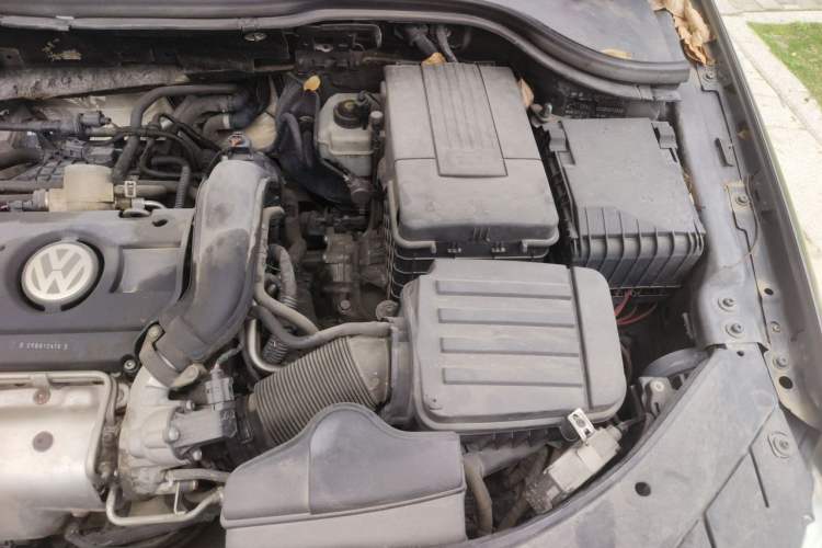 Used Volkswagen Magotan 2011 1.4 TSI Elite Edition Engine Bay Left