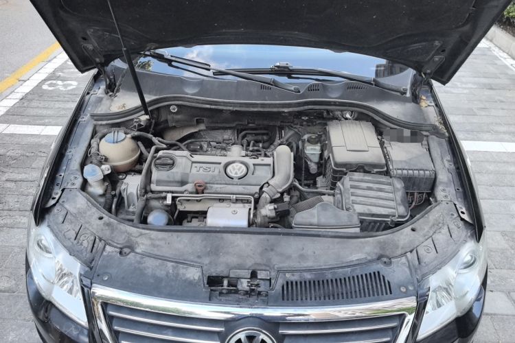 Used Volkswagen Magotan 2011 1.4 TSI Elite Edition Engine Bay