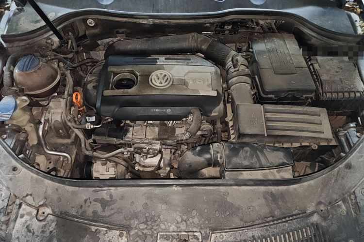 Used Volkswagen Magotan 2011 1.8TSI DSG Luxury Model Engine Bay