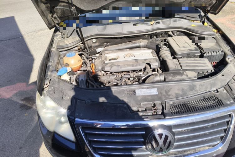 Used Volkswagen Magotan 2011 1.8TSI DSG Luxury Model Engine Bay Right