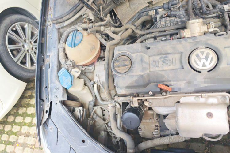 Used Volkswagen Magotan 2011 1.4 TSI Standard Edition Engine Bay Right