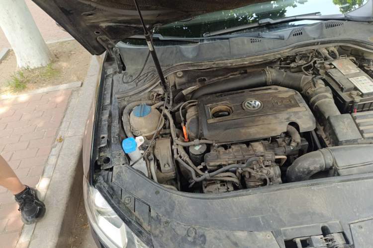 Used Volkswagen Magotan 2011 1.8TSI DSG Luxury Model Engine Bay Right