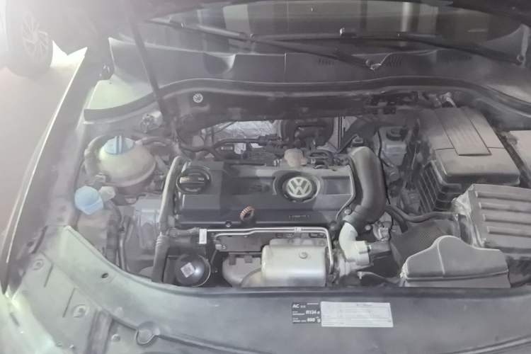 Used Volkswagen Magotan 2011 1.4 TSI Elite Edition Engine Bay Right