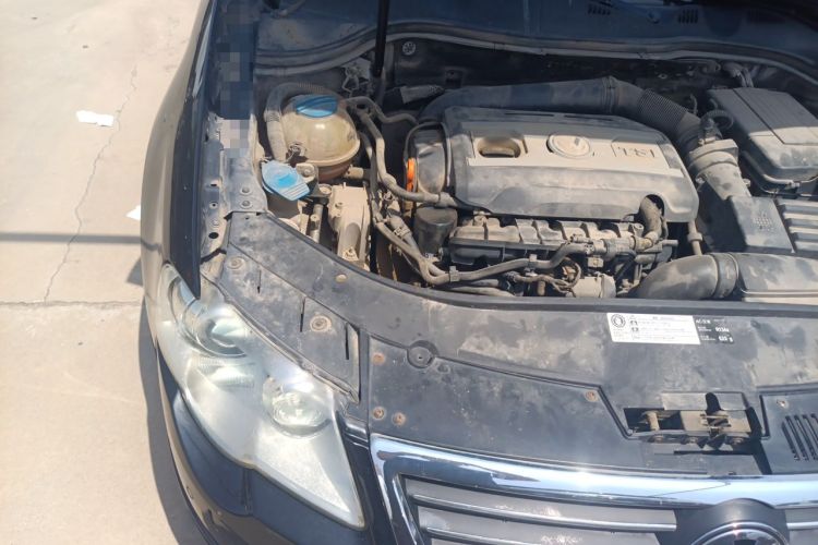 Used Volkswagen Magotan 2011 2.0 TSI DSG Comfort Edition Engine Bay Right