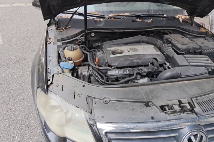 Used Volkswagen Magotan 2011 1.8TSI DSG Comfort Model Engine Bay Right