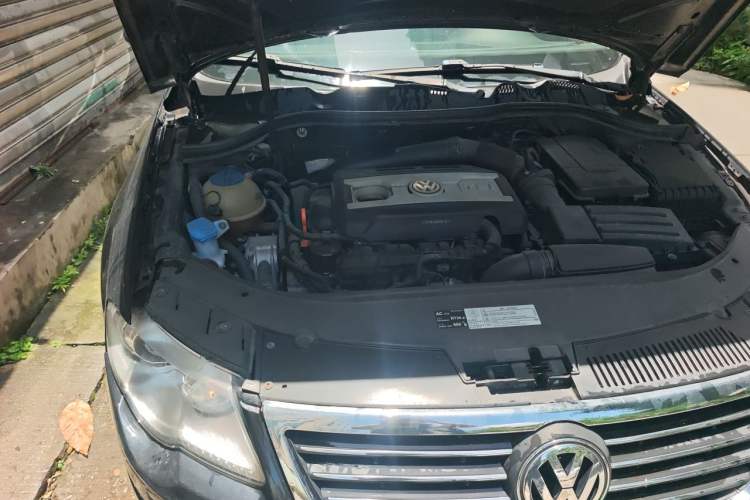 Used Volkswagen Magotan 2011 2.0 TSI DSG Comfort Edition Engine Bay Right