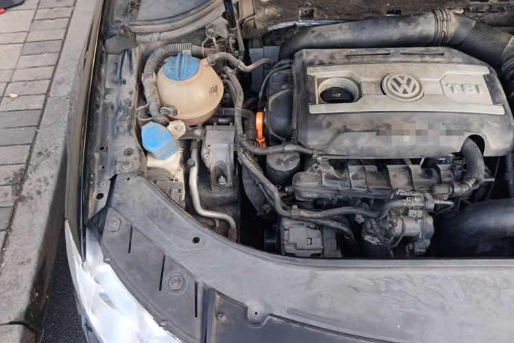Used Volkswagen Magotan 2011 2.0 TSI DSG Luxury Edition Engine Bay Right