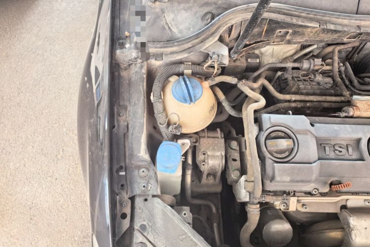 Used Volkswagen Magotan 2011 1.4 TSI Elite Edition Engine Bay Right