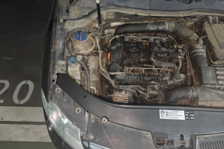 Used Volkswagen Magotan 2011 1.8TSI DSG Luxury Model Engine Bay Right