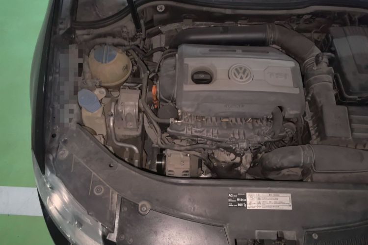 Used Volkswagen Magotan 2011 1.8TSI DSG Comfort Model Engine Bay Right