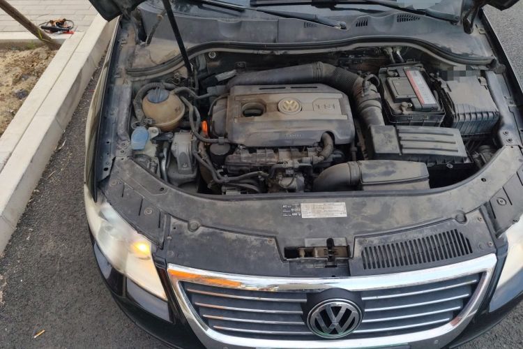 Used Volkswagen Magotan 2011 2.0 TSI DSG Comfort Edition Engine Bay Right