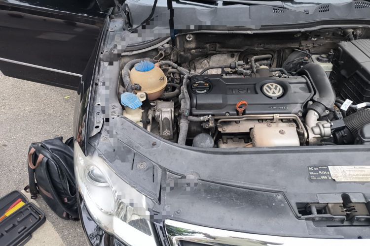 Used Volkswagen Magotan 2011 1.4 TSI Elite Edition Engine Bay Right