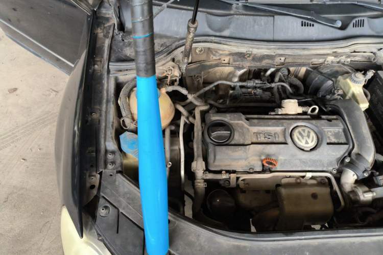 Used Volkswagen Magotan 2011 1.4 TSI Elite Edition Engine Bay Right