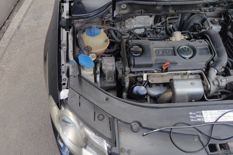 Used Volkswagen Magotan 2011 1.4 TSI Elite Edition Engine Bay Right