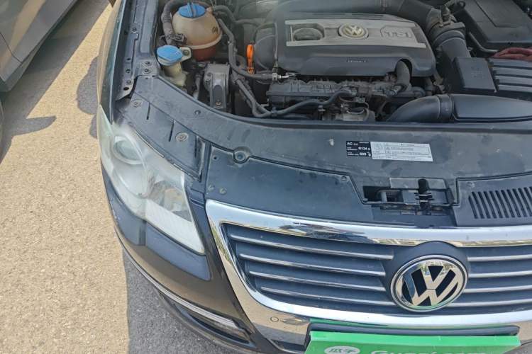 Used Volkswagen Magotan 2011 1.8TSI DSG Luxury Model Engine Bay Right