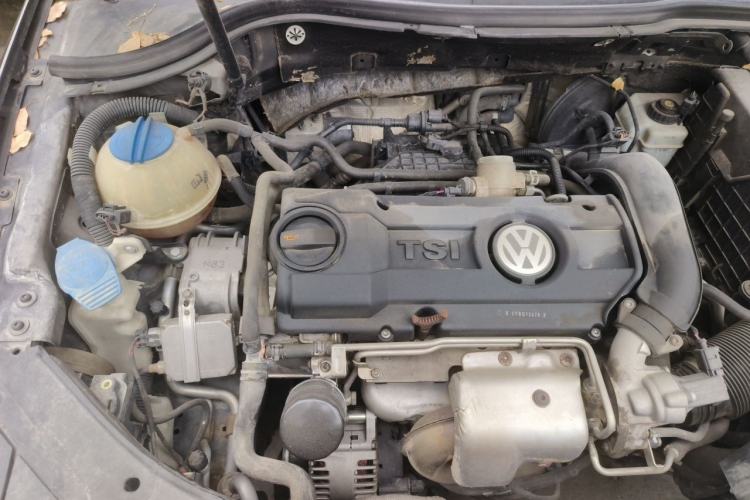 Used Volkswagen Magotan 2011 1.4 TSI Elite Edition Engine Bay Right