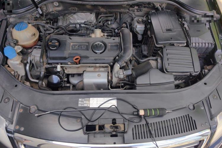 Used Volkswagen Magotan 2011 1.4 TSI Elite Edition Engine Bay