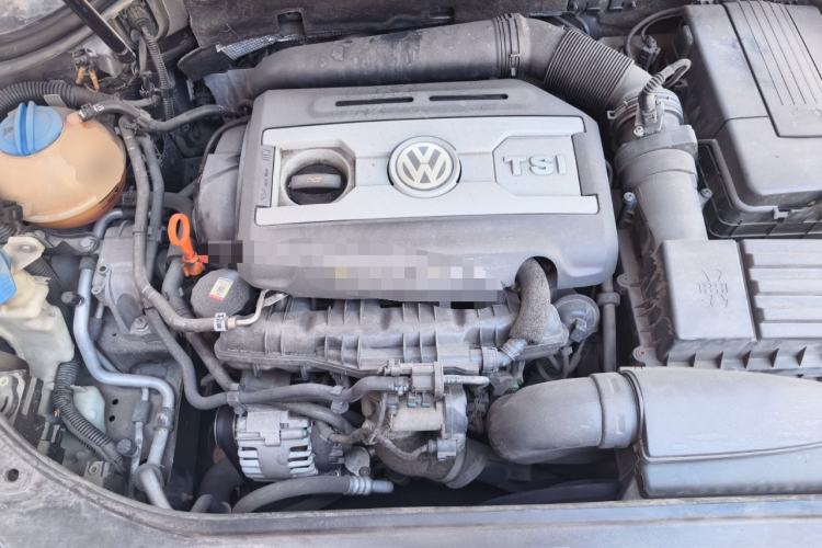 Used Volkswagen Magotan 2011 1.8TSI DSG Comfort Model Engine Bay
