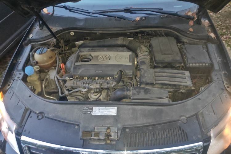 Used Volkswagen Magotan 2011 1.8TSI DSG Comfort Model Engine Bay