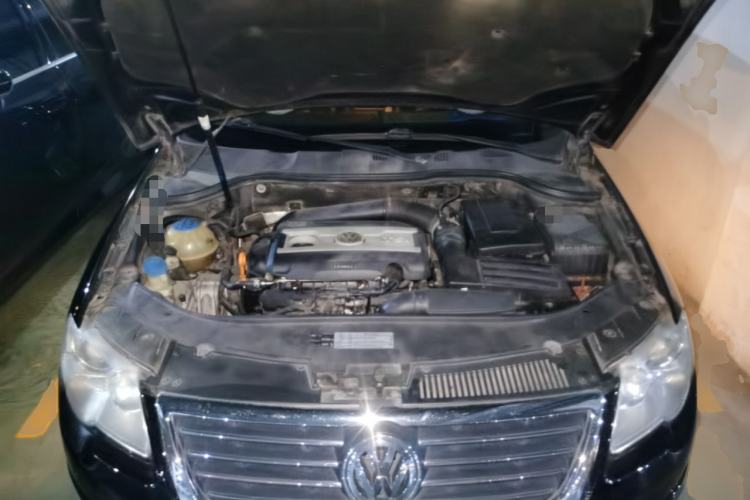 Used Volkswagen Magotan 2011 1.8TSI DSG Luxury Model Engine Bay
