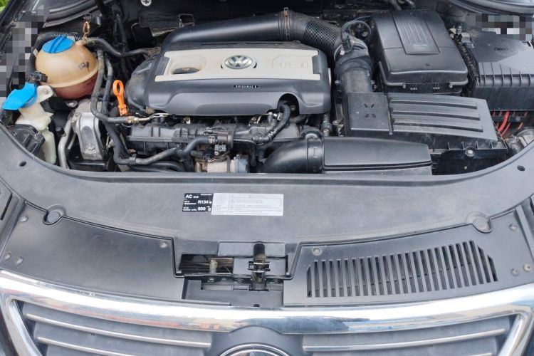 Used Volkswagen Magotan 2011 1.8TSI DSG Luxury Model Engine Bay