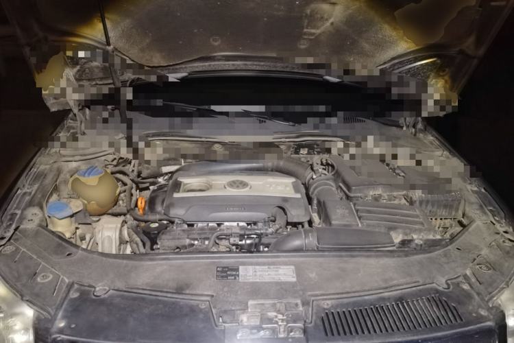 Used Volkswagen Magotan 2011 2.0 TSI DSG Luxury Edition Engine Bay