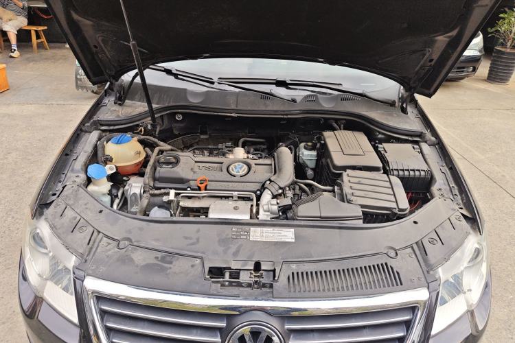 Used Volkswagen Magotan 2011 1.4 TSI Elite Edition Engine Bay