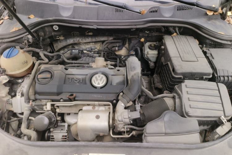 Used Volkswagen Magotan 2011 1.4 TSI Elite Edition Engine Bay