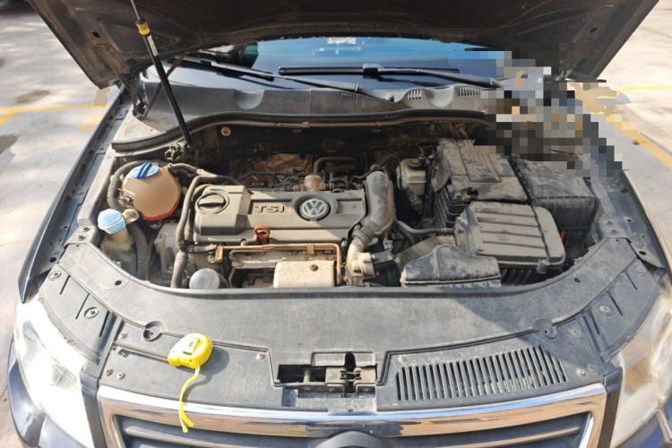 Used Volkswagen Magotan 2011 1.4 TSI Elite Edition Engine Bay