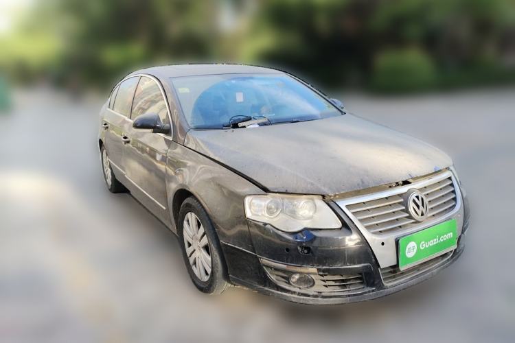 Used Volkswagen Magotan 2011 1.8TSI DSG Luxury Model Front Right 45 Deg