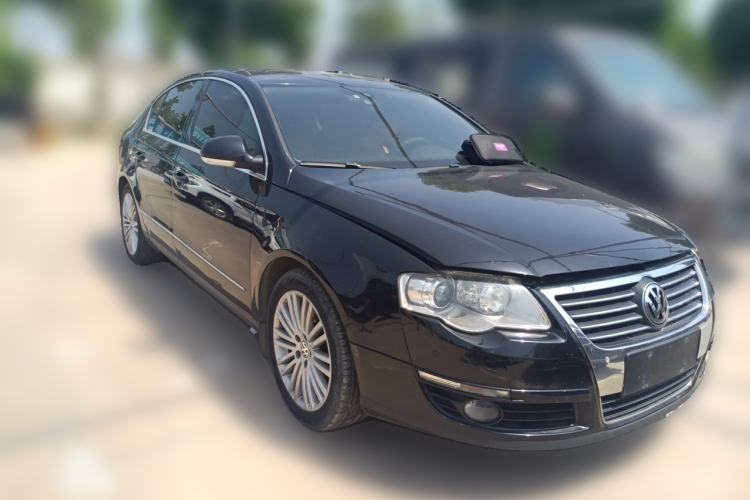 Used Volkswagen Magotan 2011 2.0 TSI DSG Comfort Edition Front Right 45 Deg