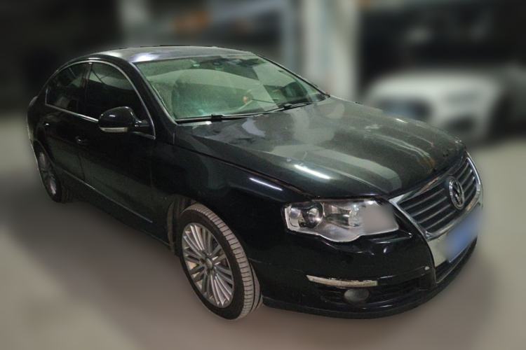 Used Volkswagen Magotan 2011 2.0 TSI DSG Luxury Edition Front Right 45 Deg