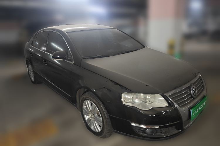 Used Volkswagen Magotan 2011 1.8TSI DSG Luxury Model Front Right 45 Deg