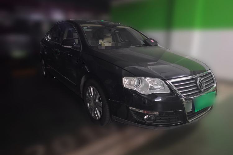 Used Volkswagen Magotan 2011 1.8TSI DSG Luxury Model Front Right 45 Deg