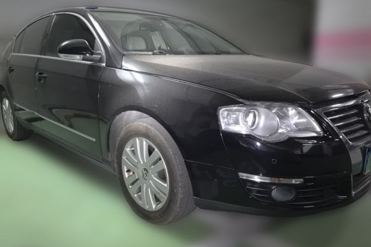 Used Volkswagen Magotan 2011 1.8TSI DSG Comfort Model Front Right 45 Deg