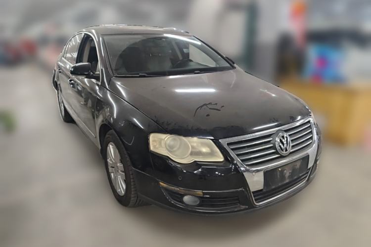 Used Volkswagen Magotan 2011 1.8TSI DSG Comfort Model Front Right 45 Deg