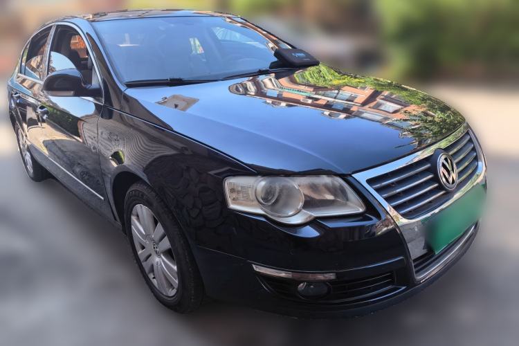 Used Volkswagen Magotan 2011 1.8TSI DSG Comfort Model Front Right 45 Deg