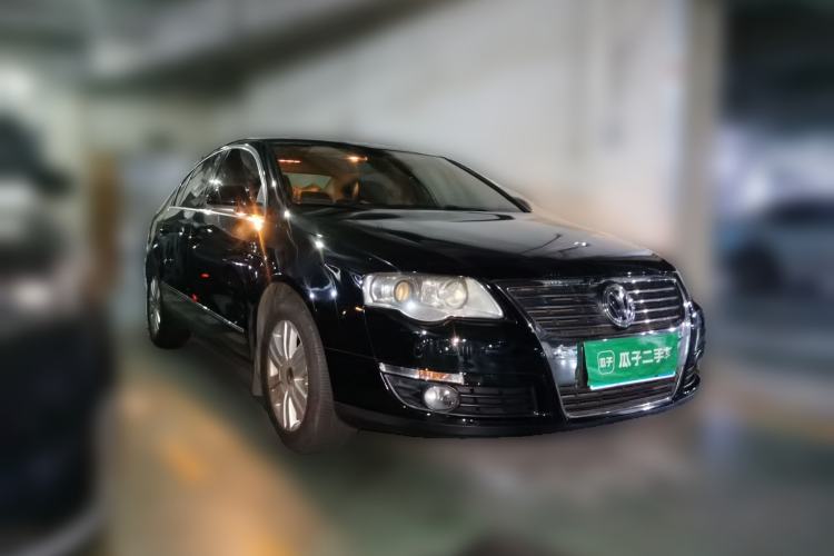 Used Volkswagen Magotan 2011 1.8TSI DSG Luxury Model Front Right 45 Deg