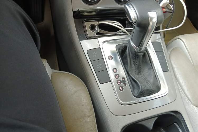 Used Volkswagen Magotan 2011 1.4 TSI Elite Edition Gear Lever