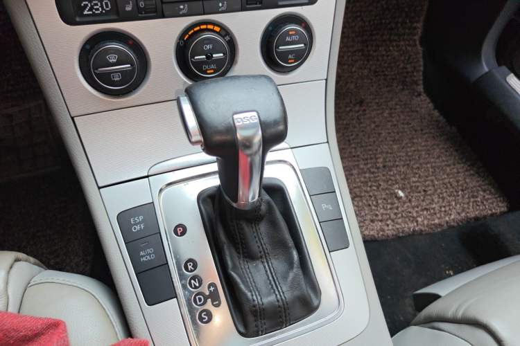 Used Volkswagen Magotan 2011 1.8TSI DSG Comfort Model Gear Lever