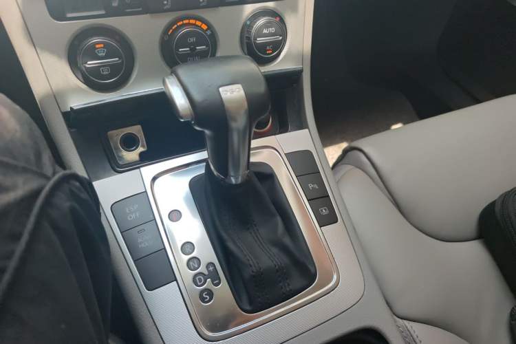 Used Volkswagen Magotan 2011 2.0 TSI DSG Comfort Edition Gear Lever