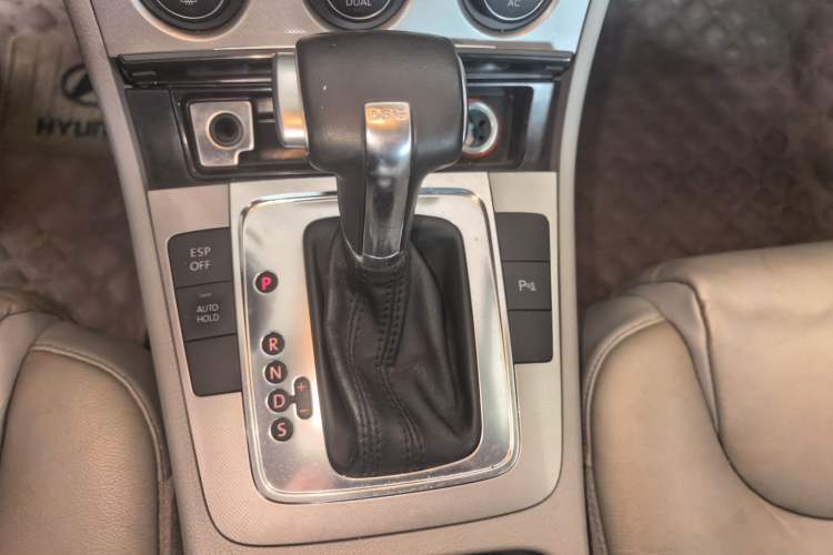 Used Volkswagen Magotan 2011 1.4 TSI Elite Edition Gear Lever