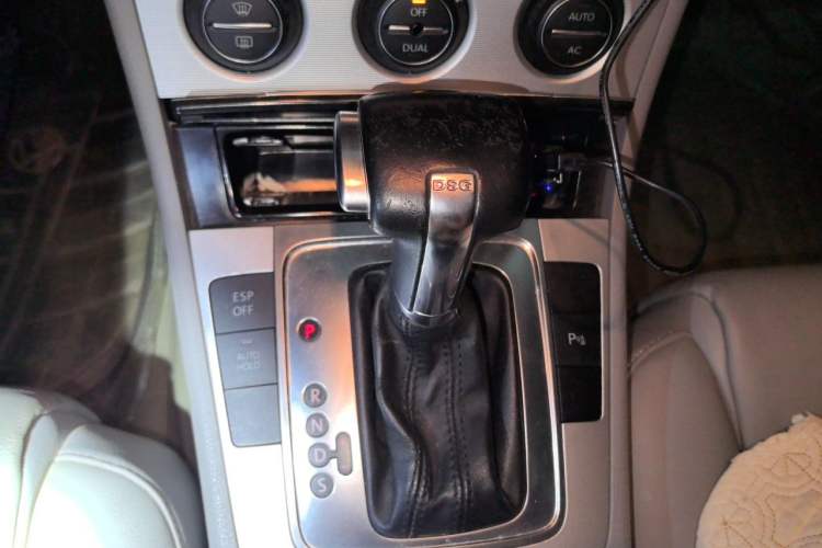 Used Volkswagen Magotan 2011 1.8TSI DSG Comfort Model Gear Lever